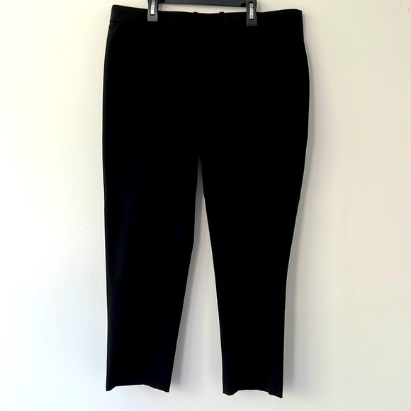GAP Women’s Slim Cropped Pants in Black 12R Excellent Condition - Picture 2 of 5